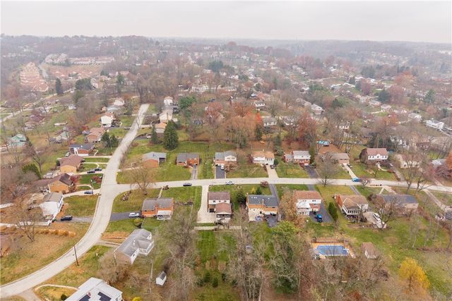 1146 Airedale Dr, Bethel Park, PA 15102