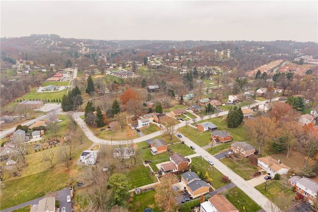 1146 Airedale Dr, Bethel Park, PA 15102