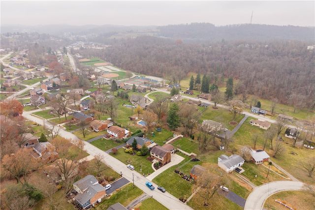 1146 Airedale Dr, Bethel Park, PA 15102