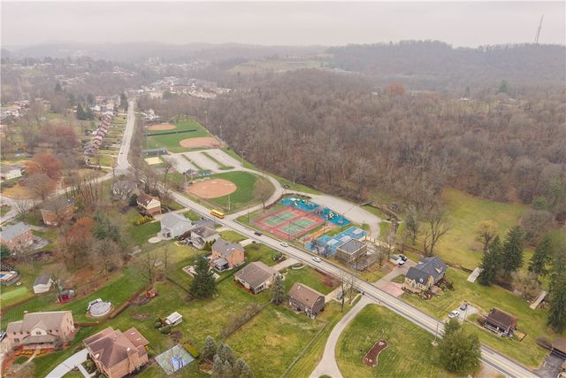 1146 Airedale Dr, Bethel Park, PA 15102