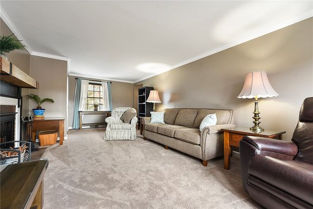 1146 Airedale Dr, Bethel Park, PA 15102