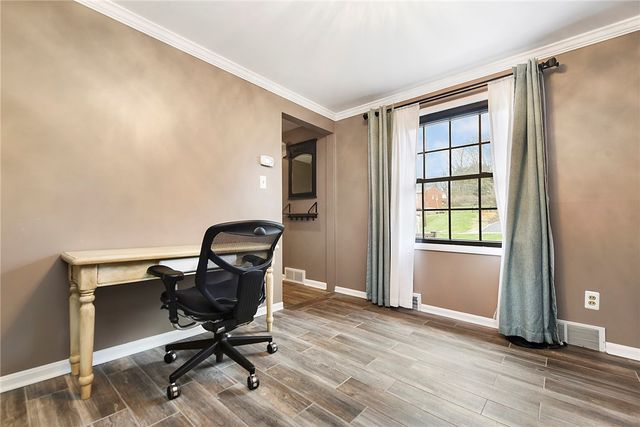 1146 Airedale Dr, Bethel Park, PA 15102