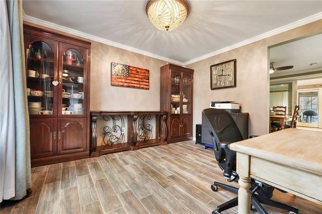 1146 Airedale Dr, Bethel Park, PA 15102