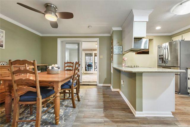 1146 Airedale Dr, Bethel Park, PA 15102