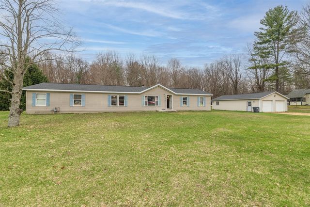 18242 32nd Street, Gobles, MI 49055