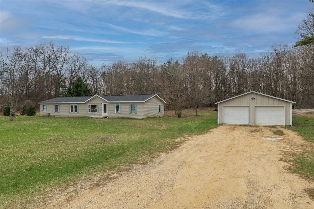 18242 32nd Street, Gobles, MI 49055