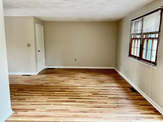 220 Apache Way 220, Tewksbury, MA 01876