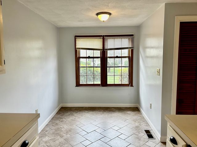 220 Apache Way 220, Tewksbury, MA 01876