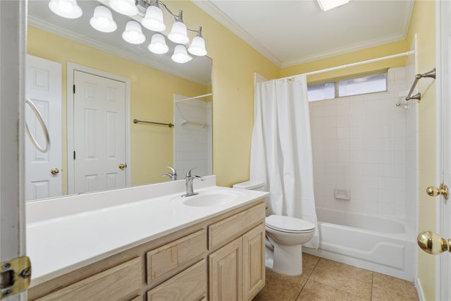 1312 Crows Nest Court, Azle, TX 76020