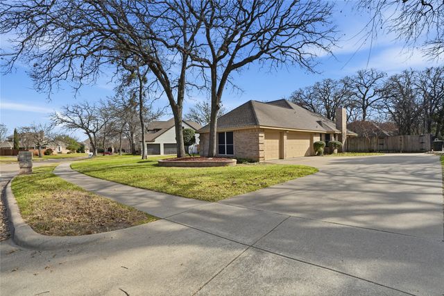 1312 Crows Nest Court, Azle, TX 76020