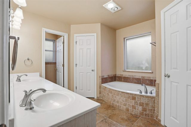 1312 Crows Nest Court, Azle, TX 76020