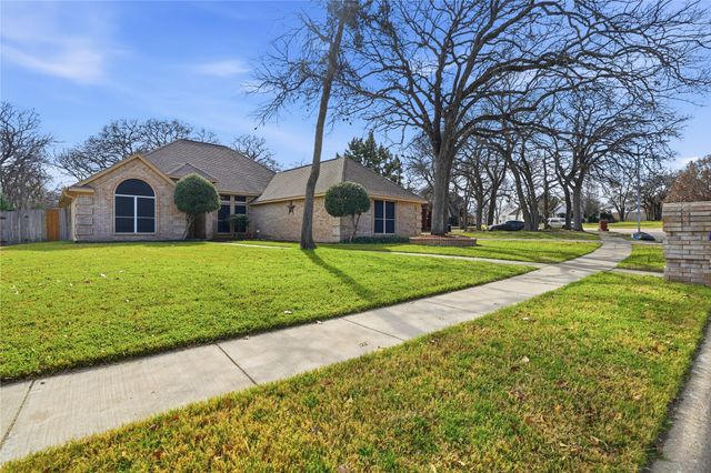 1312 Crows Nest Court, Azle, TX 76020