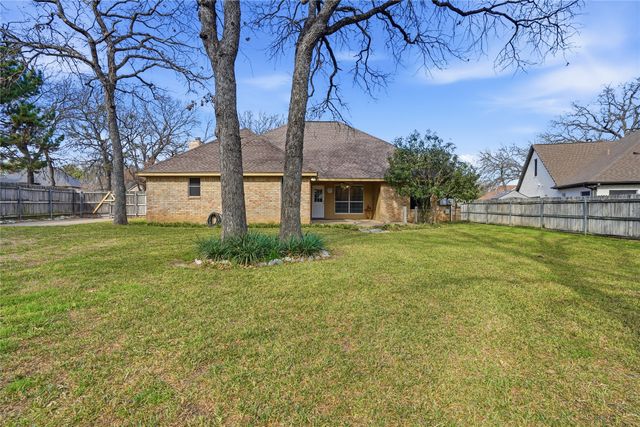 1312 Crows Nest Court, Azle, TX 76020