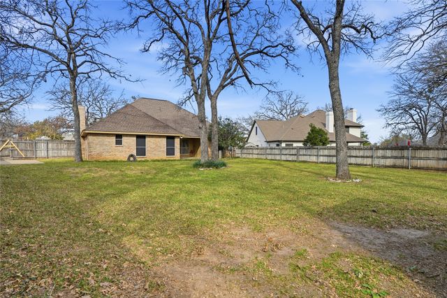 1312 Crows Nest Court, Azle, TX 76020