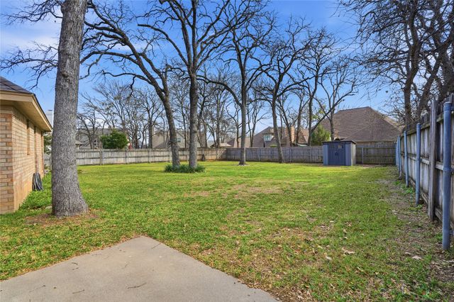 1312 Crows Nest Court, Azle, TX 76020