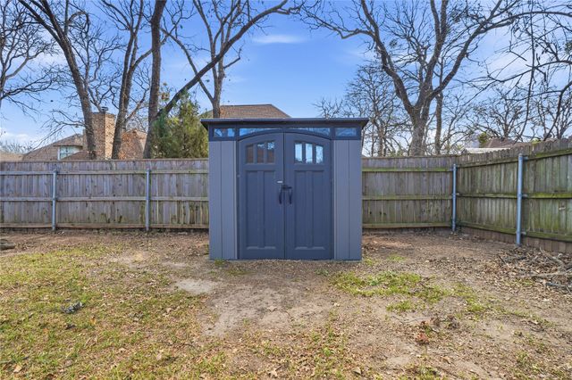 1312 Crows Nest Court, Azle, TX 76020