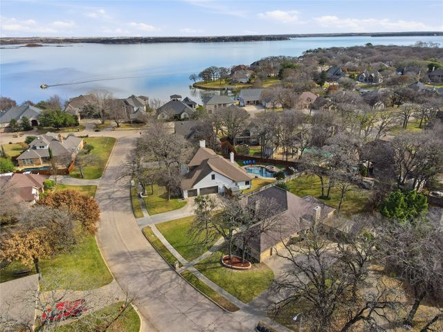 1312 Crows Nest Court, Azle, TX 76020