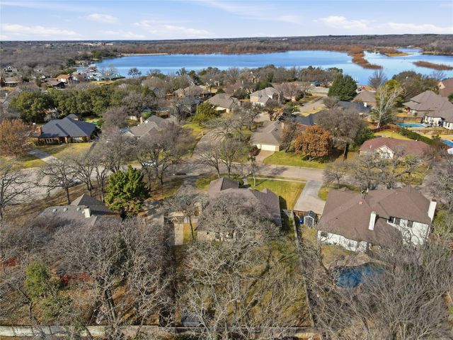 1312 Crows Nest Court, Azle, TX 76020