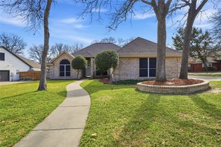 1312 Crows Nest Court, Azle, TX 76020