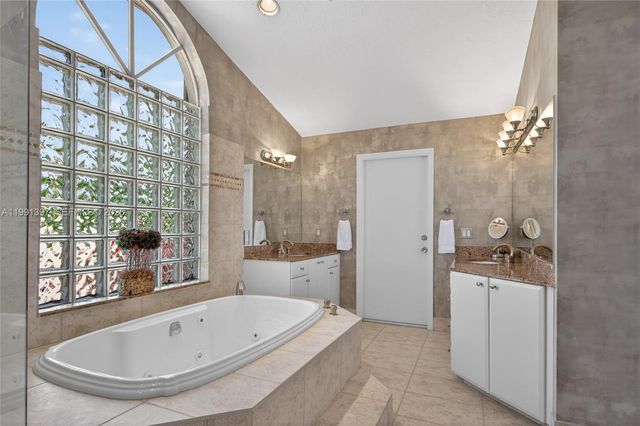 11735 Greenbrier Ln, Coral Springs, FL 33071