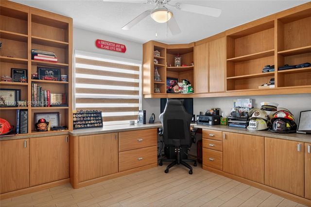 11735 Greenbrier Ln, Coral Springs, FL 33071