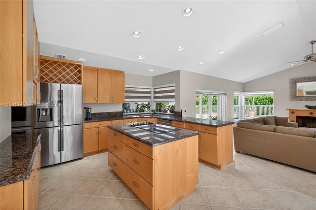 11735 Greenbrier Ln, Coral Springs, FL 33071