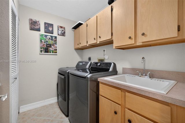 11735 Greenbrier Ln, Coral Springs, FL 33071