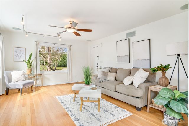 613 S Lawrence Street, Tacoma, WA 98405