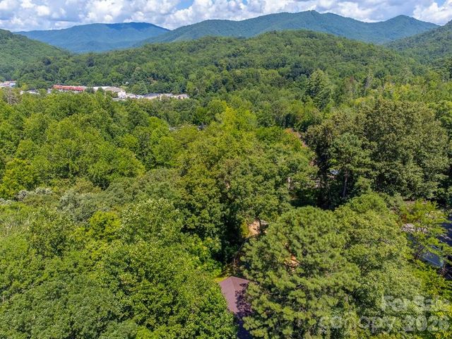 116 Keepsake Lane, Whittier, NC 28789