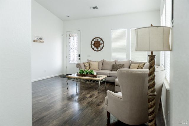 448 Royal Tern Dr, Vacaville, CA 95687