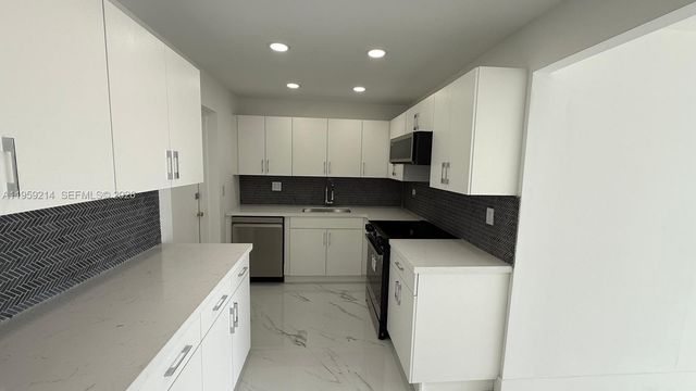 16850 S Glades Dr 4J, North Miami Beach, FL 33162