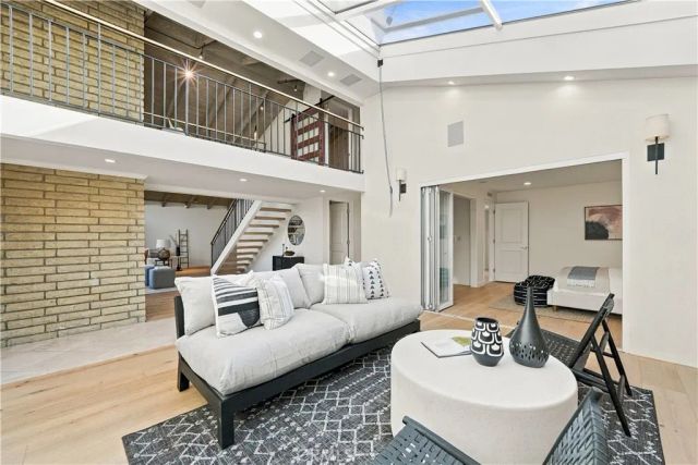 4220 Virginia Vista, Long Beach, CA 90807
