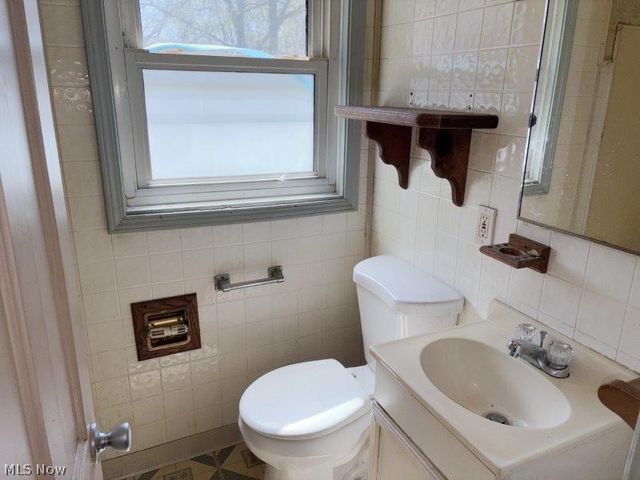 164 Forest Drive, Bedford, OH 44146