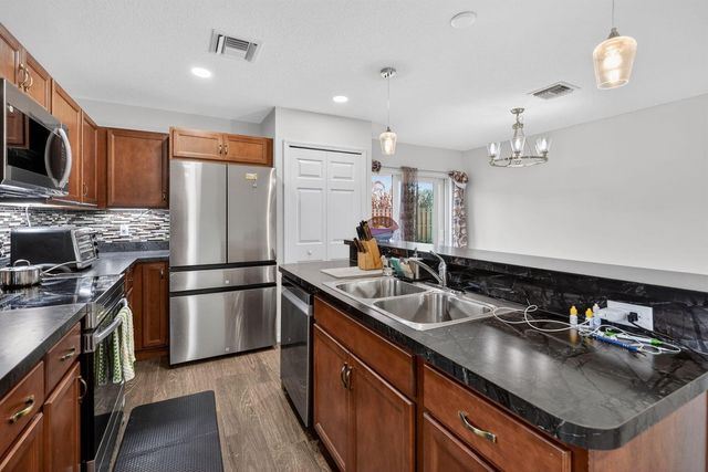6217 NW Gatun Court, Port St. Lucie, FL 34986