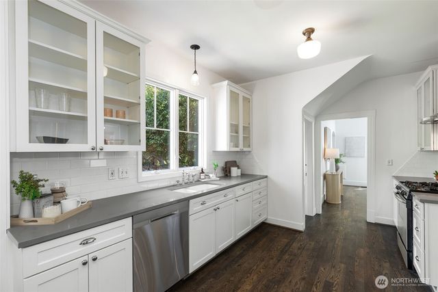 2815 8th Avenue W, Seattle, WA 98119
