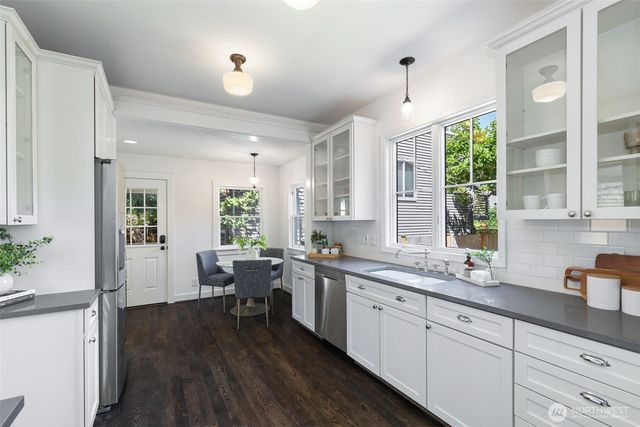2815 8th Avenue W, Seattle, WA 98119