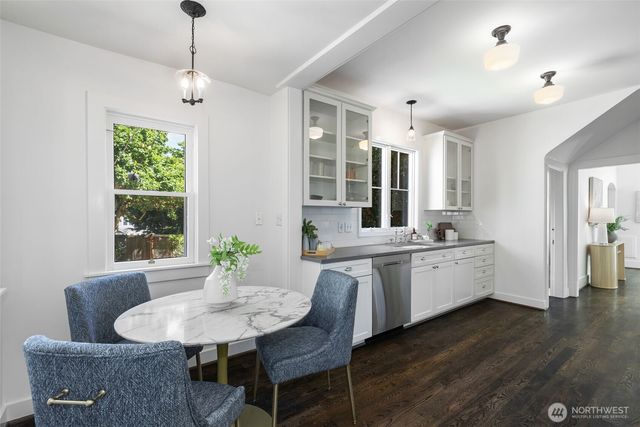 2815 8th Avenue W, Seattle, WA 98119