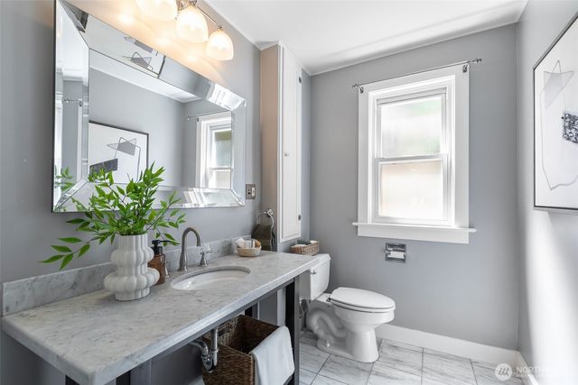 2815 8th Avenue W, Seattle, WA 98119