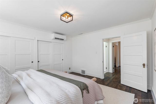 2815 8th Avenue W, Seattle, WA 98119