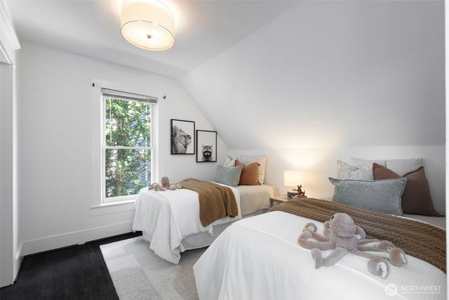 2815 8th Avenue W, Seattle, WA 98119