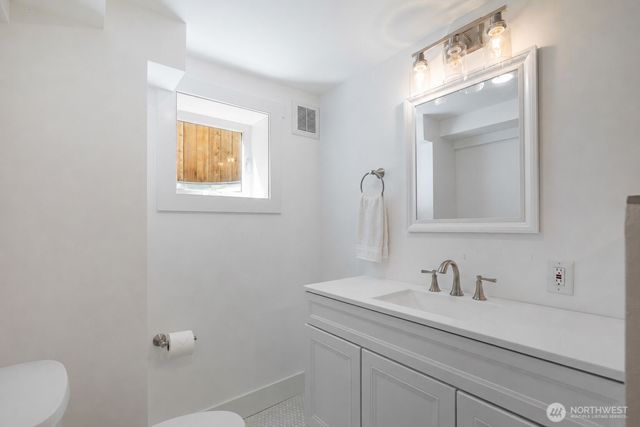 2815 8th Avenue W, Seattle, WA 98119