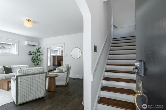 2815 8th Avenue W, Seattle, WA 98119