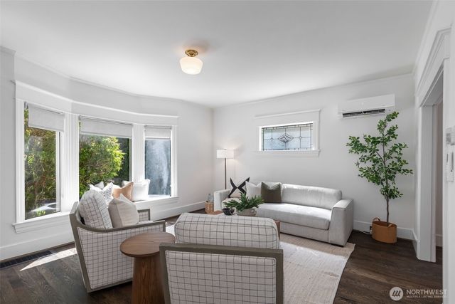 2815 8th Avenue W, Seattle, WA 98119