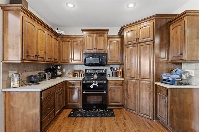 24021 Eagle Court, Paola, KS 66071