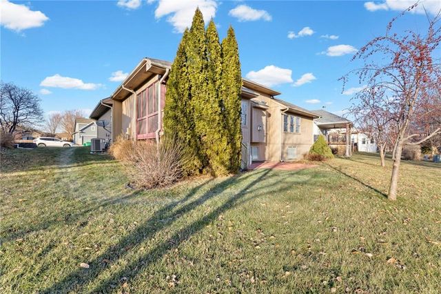 24021 Eagle Court, Paola, KS 66071