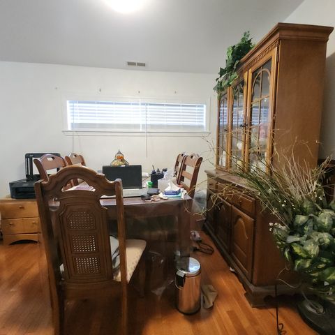 7826 W 98th Place, Hickory Hills, IL 60457