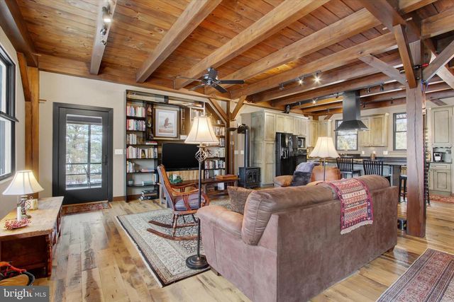 742 HARRISON DR, Gettysburg, PA 17325