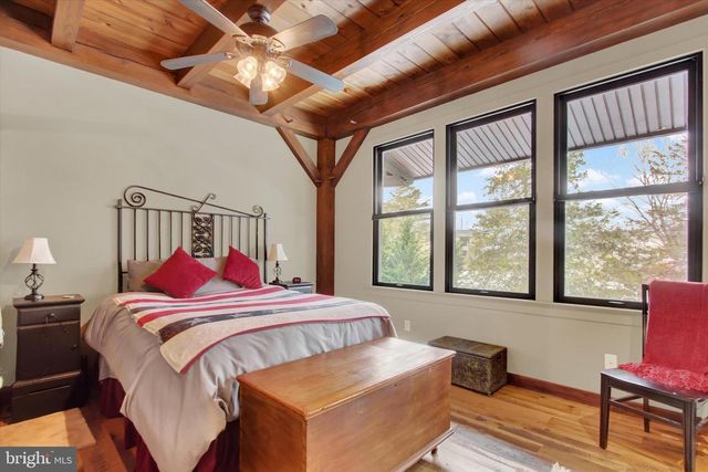 742 HARRISON DR, Gettysburg, PA 17325