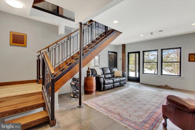 742 HARRISON DR, Gettysburg, PA 17325