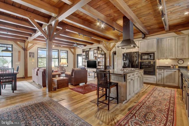 742 HARRISON DR, Gettysburg, PA 17325